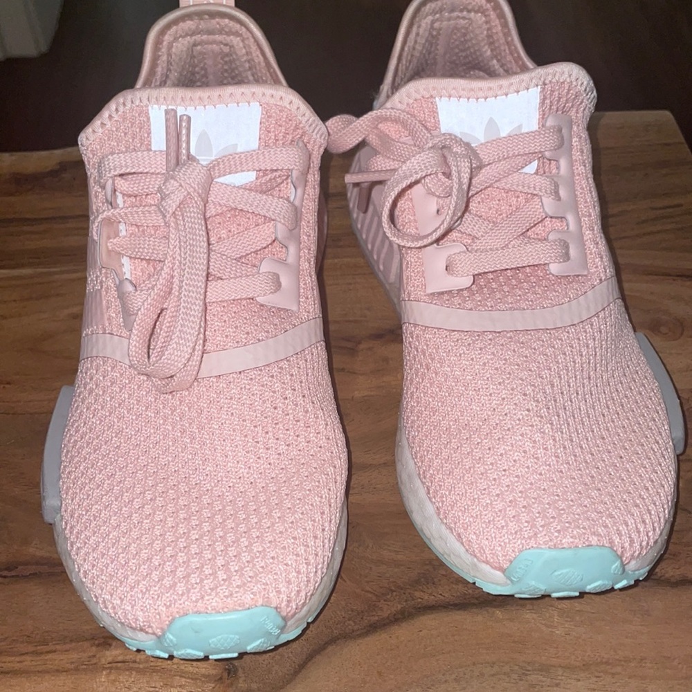 Woman’s adidas NMD sneakers light pink
